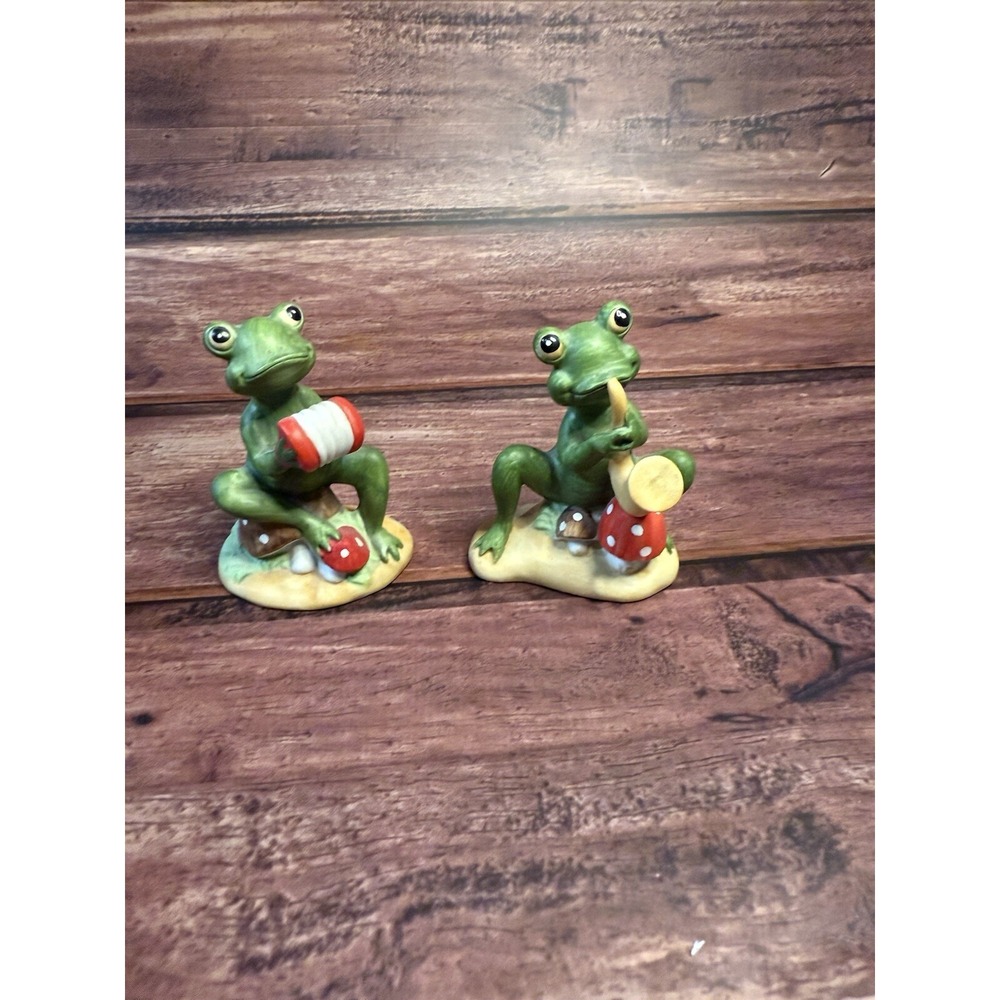 VTG 2 Lefton Hand Painted Ceramic Bisque Frog Statues Playing #02266 SEE DESC